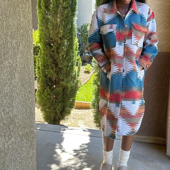 💥NEW ARRIVALS💥 Long Pattern Shacket - Picture 2 of 9